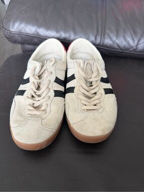 Unisex Casual Suede Sneakers in Beige with Black Stripes